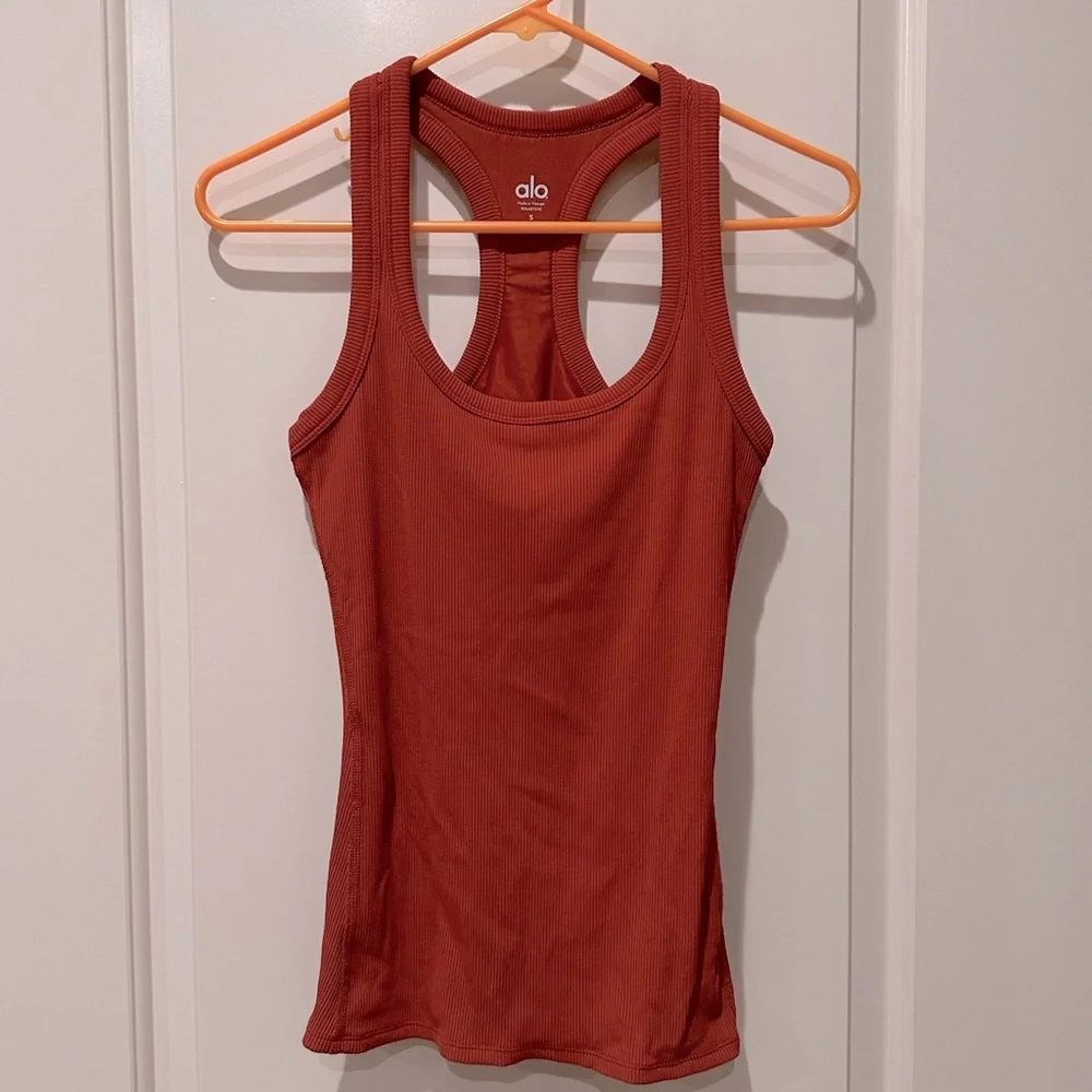 Alo ribbed full length tank w built in shelf bra lining. Burnt orange. Sz SM - Picture 1 of 2